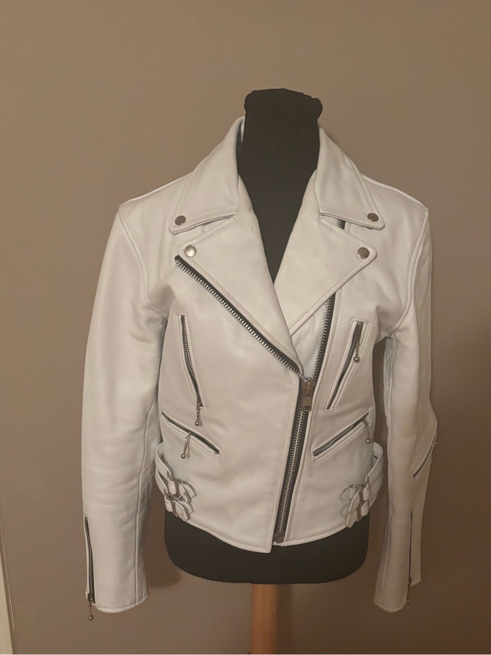 STRAIGHT TO HELL WOMENS WHIT LEATHER bBIKER JACKET SIZE 36 (S)